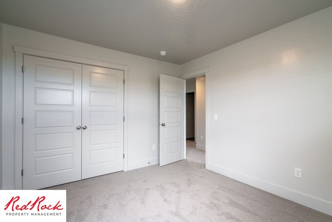 Building Photo - Innovative Design! 4 Bedroom Home in the Beautiful Desert Playa Community