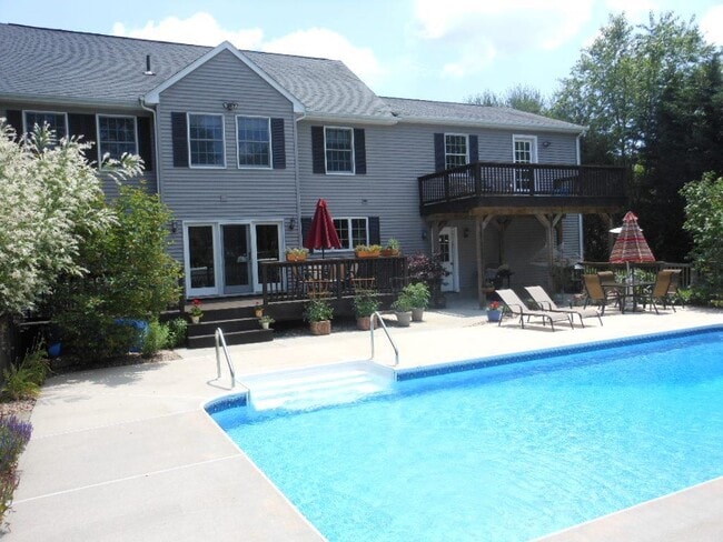 Building Photo - 5 Allyn Ln