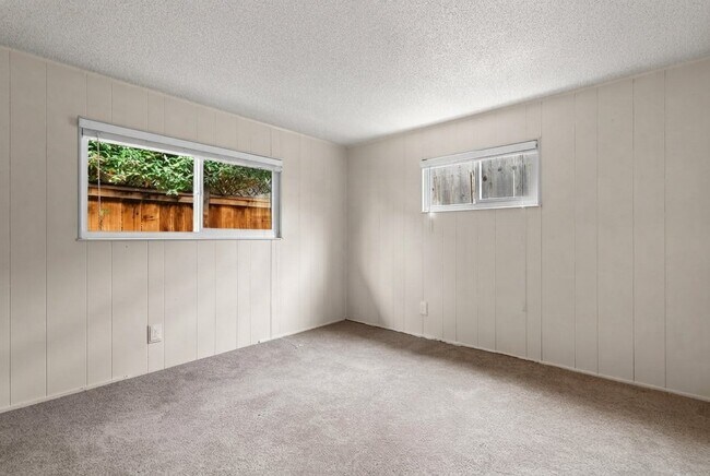 Building Photo - 4825 Crystal St