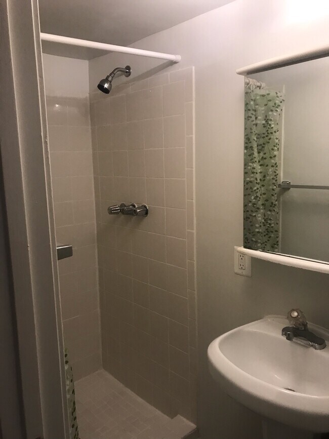 Bathroom - 1844 Columbia Rd NW