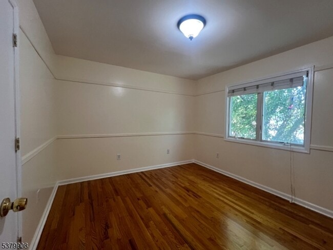 Building Photo - 346 River Dr