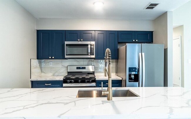 Building Photo - 915 Sirocco Dr