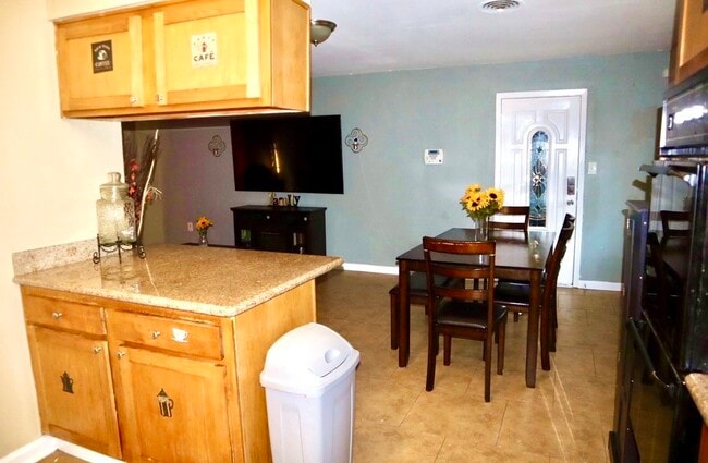 Building Photo - 5715 Hirondel