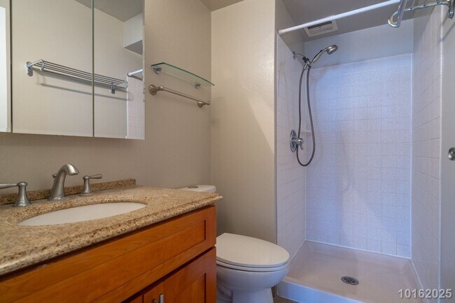 Building Photo - 2 Bed 2 Bath 2 Parking IN PEARL CITY