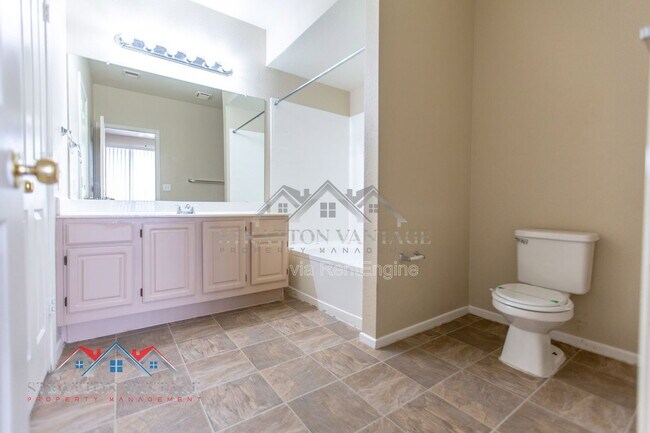 Building Photo - 16013 S Desert Foothills Pkwy
