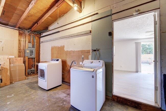 Building Photo - 4Bd/2Ba Kent Home