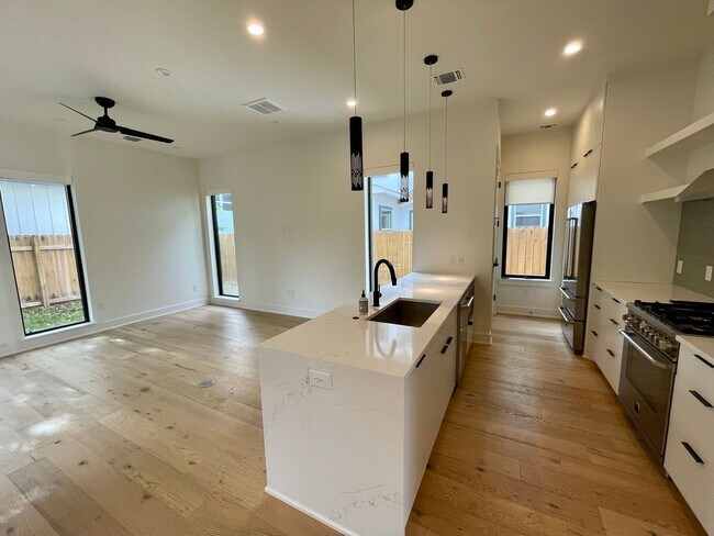 Building Photo - Palo Duro