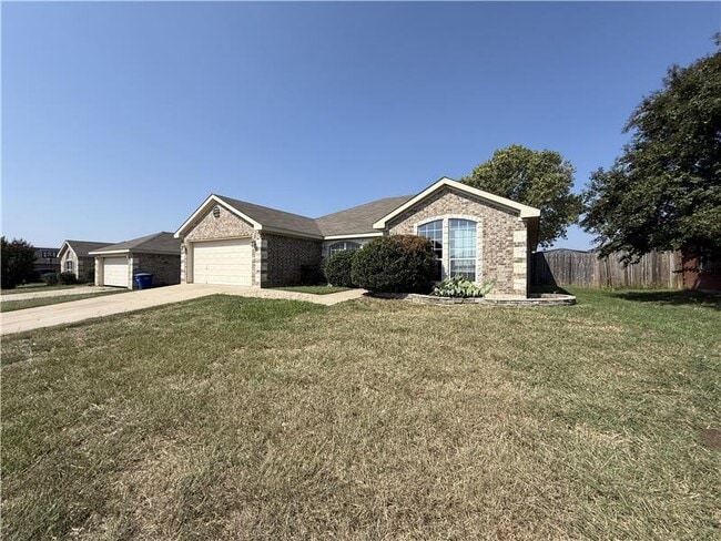 Building Photo - 2409 Gail Dr