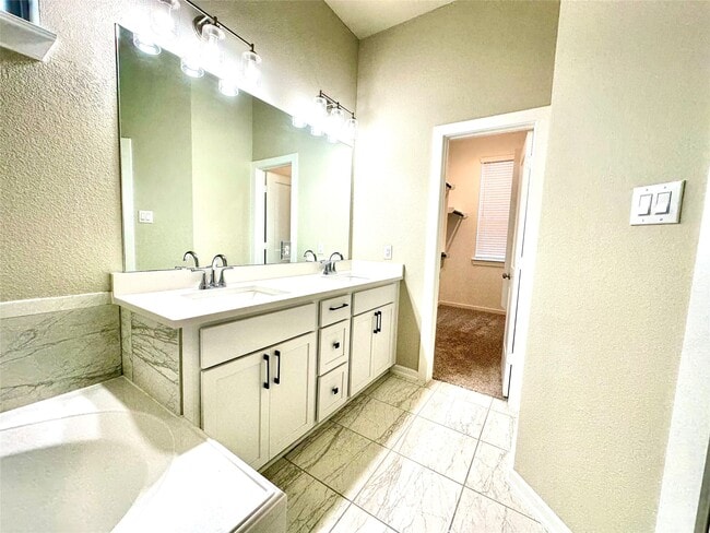 Building Photo - 9442 Starlight Oak Dr