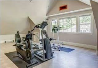 Sample Gym - 928 S Berendo St