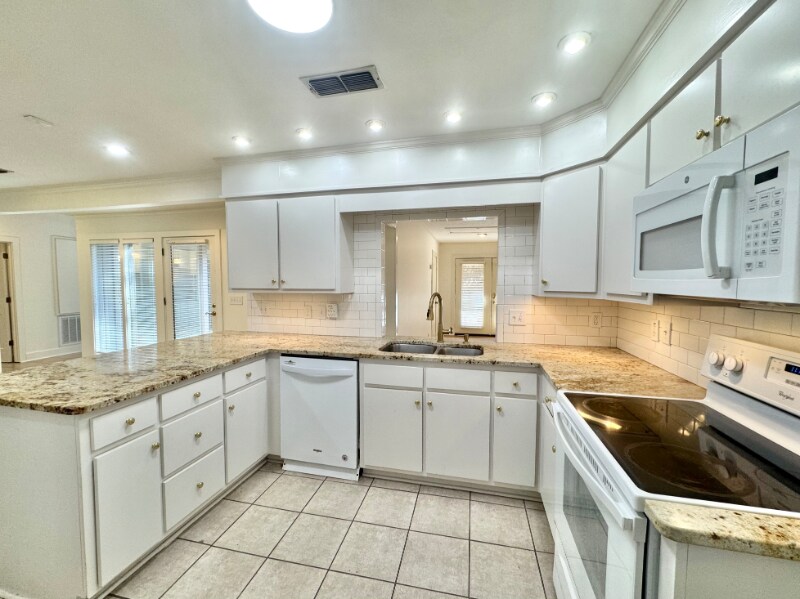 Building Photo - 1812 Seminole Rd