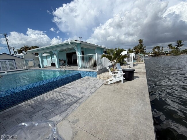 Building Photo - 4743 Pine Island Rd