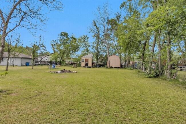 Building Photo - 1725 Strawn Rd