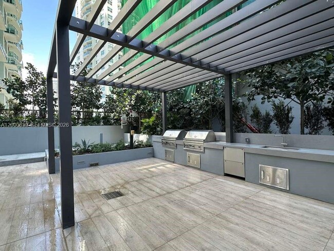 Building Photo - 77 SE 5th St