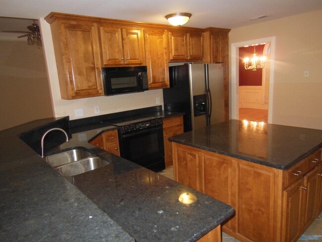 Building Photo - 2604 Little Cove Rd