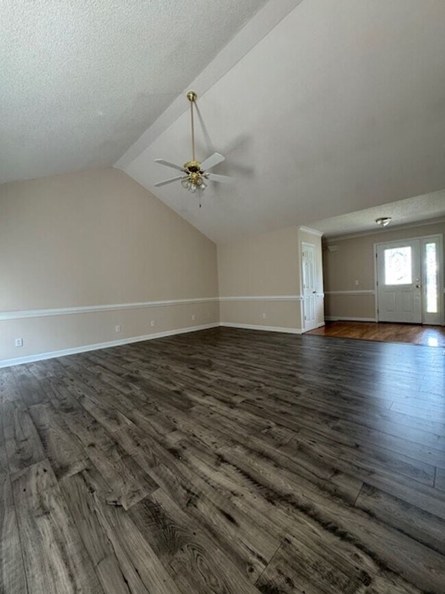 Building Photo - 135 Adler Ln