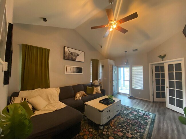 Building Photo - Beautiful 3 bedroom 2 Bath Home in South Brighton Area