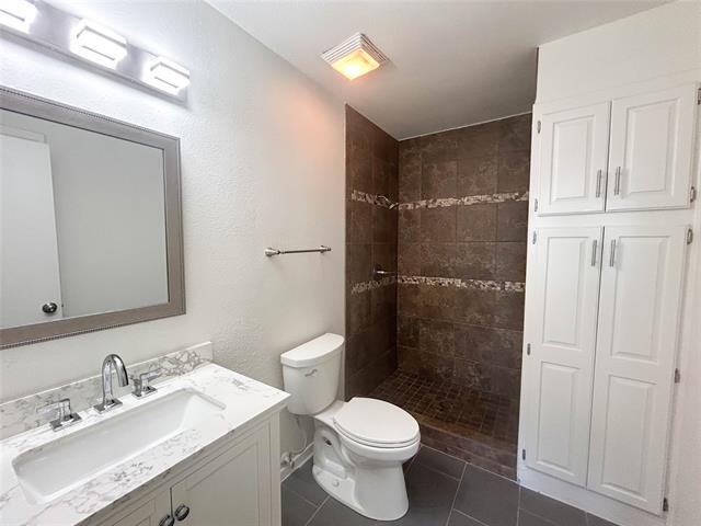 Building Photo - 3016 Oakridge Dr