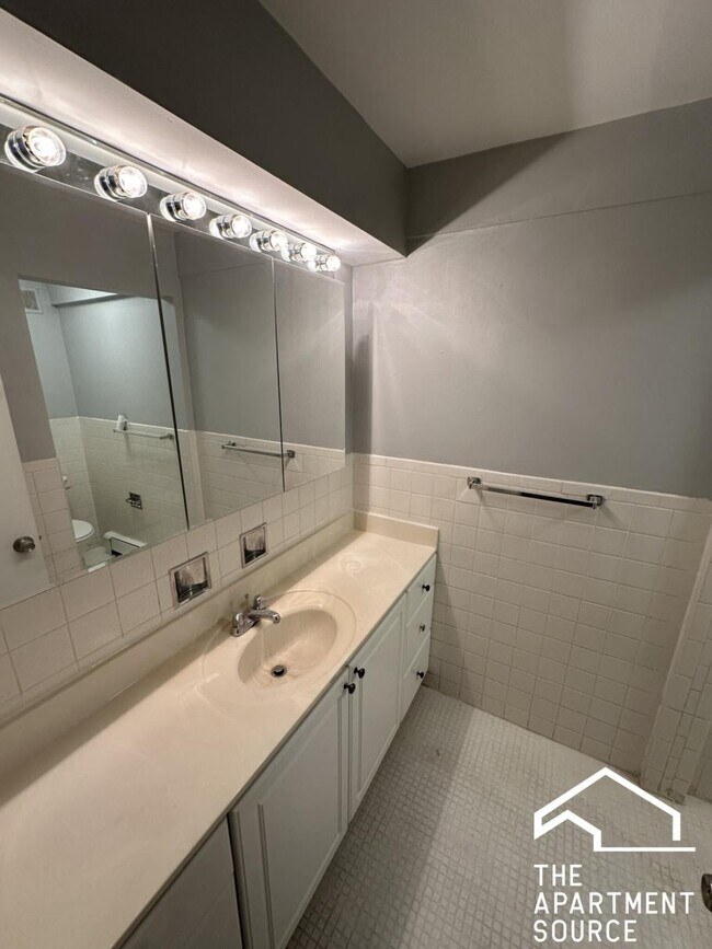 Building Photo - 8644 Skokie Blvd