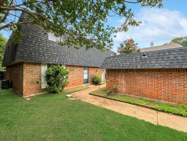 Primary Photo - Charming Home in North Arlington
