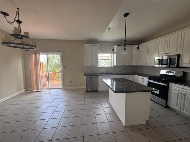 Building Photo - 654 Fawn Cir