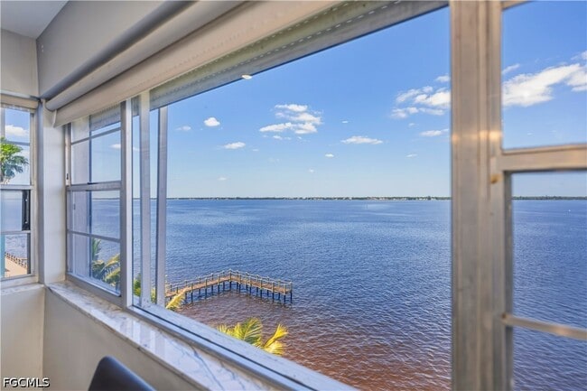 Building Photo - 1900 Clifford St