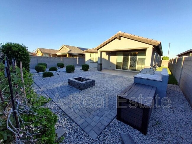 Building Photo - 704 N 152nd Dr