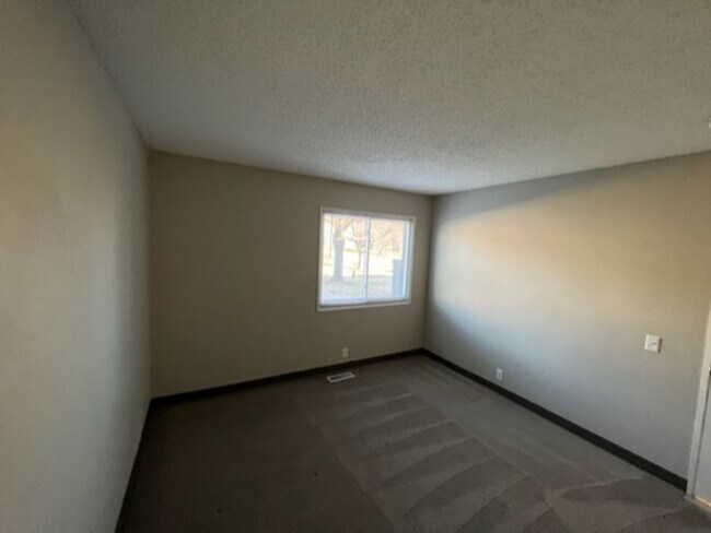 Building Photo - Multi-family Apartment Community