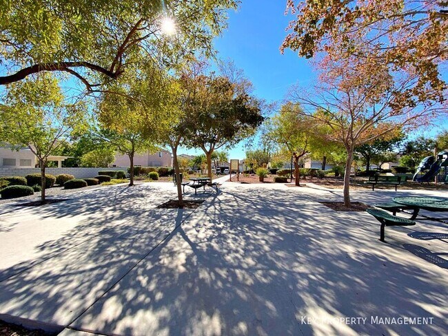 Building Photo - 9057 Spinning Wheel Ave