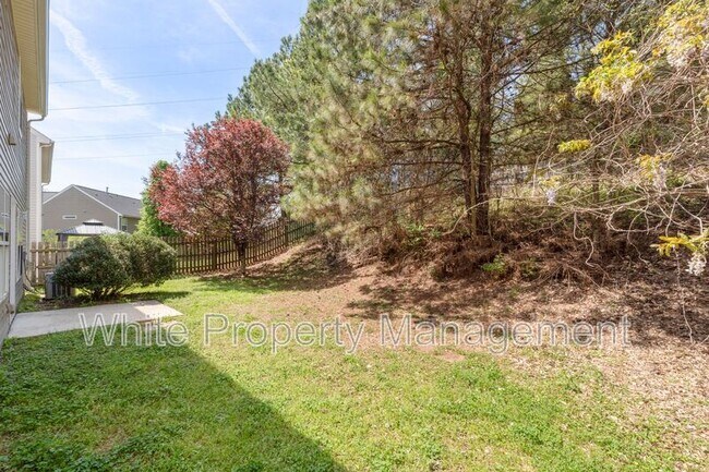 Building Photo - 12427 Oakton Hunt Dr