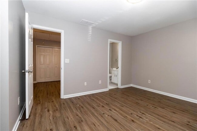 Building Photo - 745 Crestwell Cir