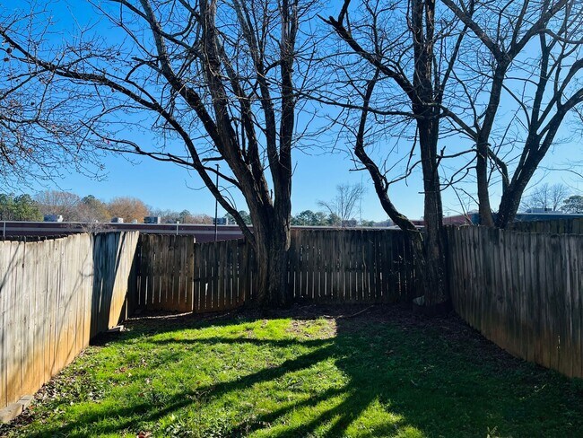 Building Photo - Welcome to Smyrna! Prime location, newly renovated, private fenced backyard, must see!