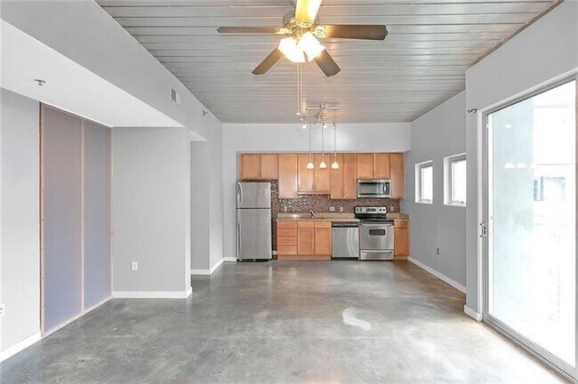 Building Photo - 620 Glen Iris Dr NE