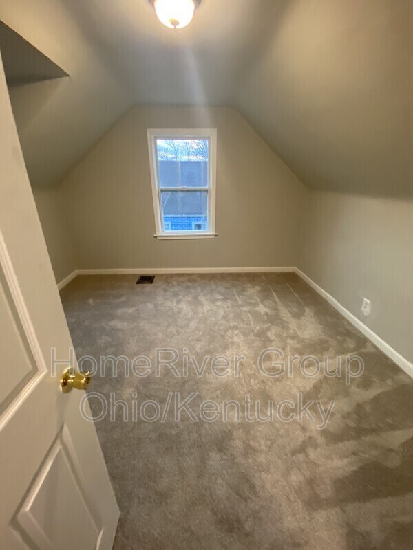 Building Photo - 802 Van Buren St