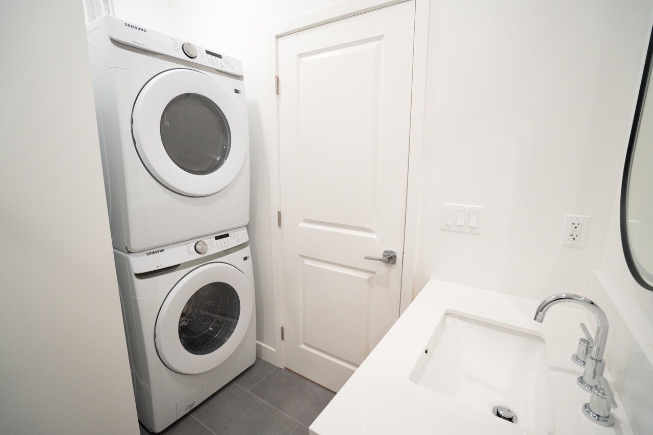 Building Photo - 4124 W Ave 42