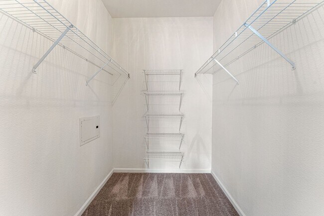 Building Photo - Ground Floor! No Stairs! 2Bed / 2 Bath Condo in Englewood!