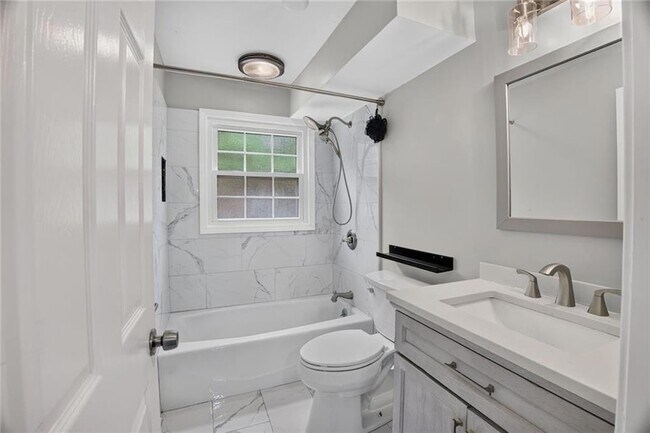 Building Photo - 2982 Northbrook Dr