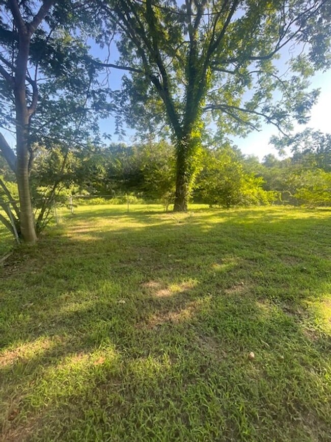 Building Photo - Renovated 2 Bedroom 1.5 Bath Home for Rent!!