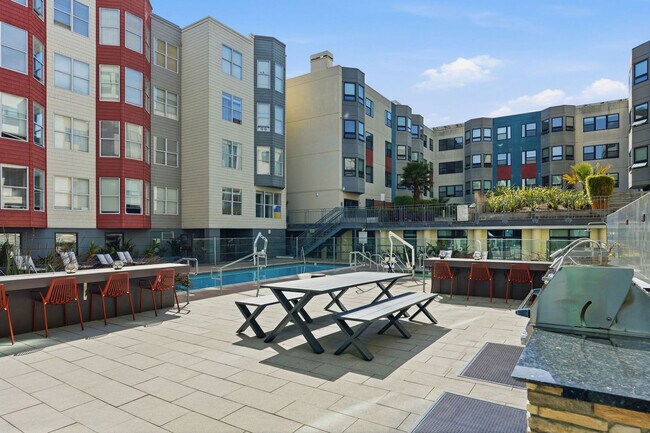 Building Photo - 2000 Post St