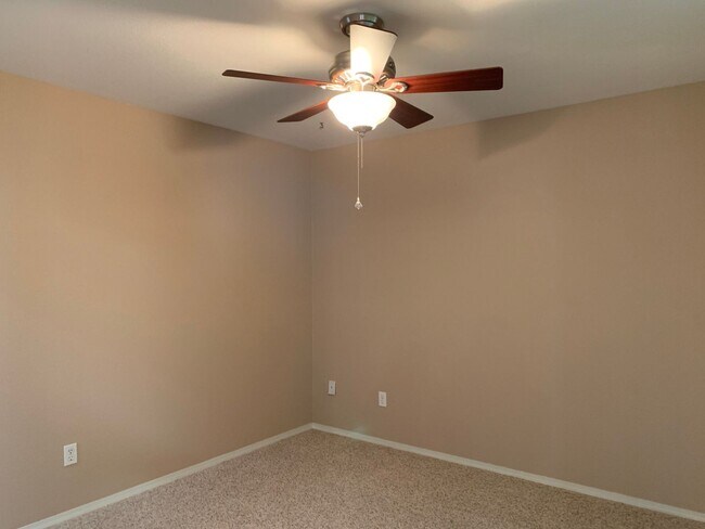Building Photo - 2 Bed 2 Bath Summerwood Village Condo! Move In Special!