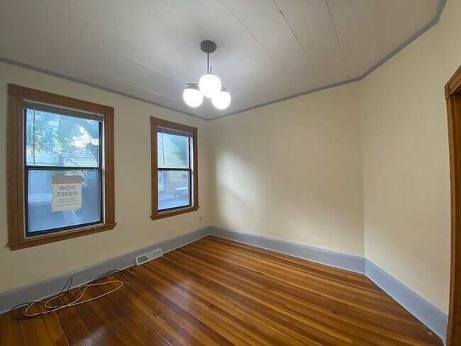 Building Photo - 223 Paris St