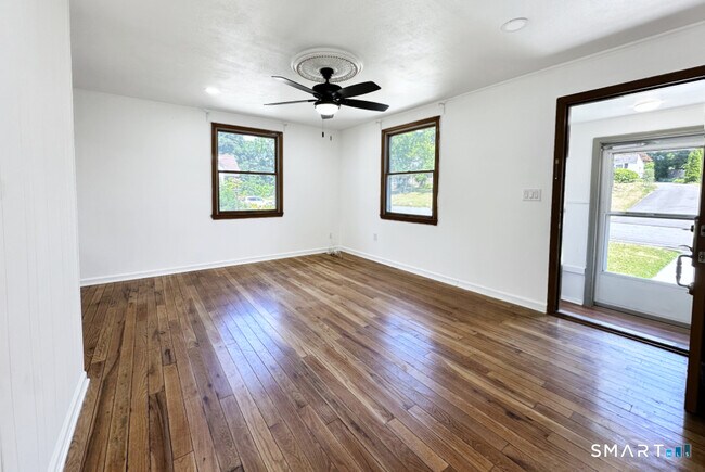 Building Photo - 225 Battis Rd