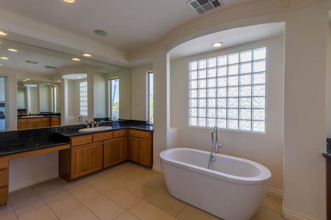 Building Photo - Stunning 6 Bedroom Home With Casita Pool H...