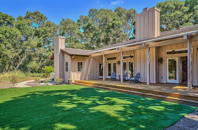 Building Photo - Luxury Living in Corral de Tierra!