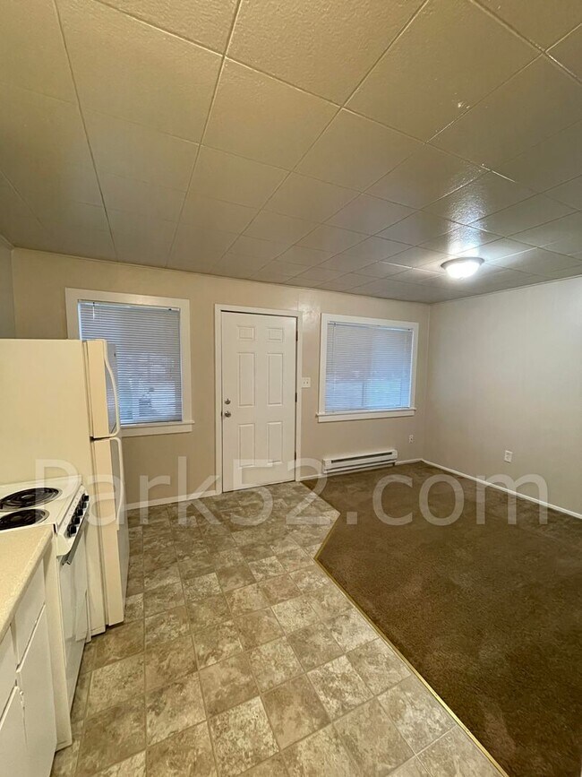 Building Photo - Cozy 1 Bedroom Apartment