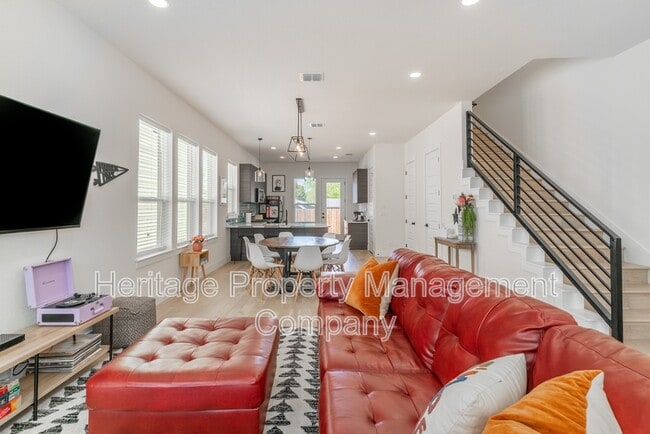 Building Photo - 719 Eleanor Ave