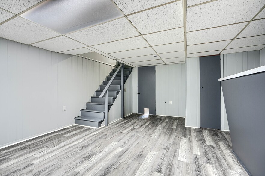 Building Photo - 2123 Graythorn Rd