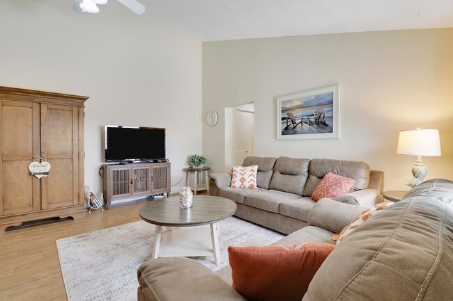 Building Photo - 1801 S US Hwy 1