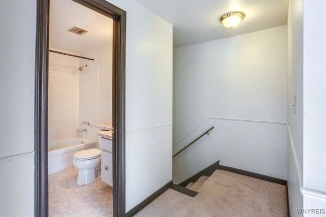 Building Photo - 22 W Summerset Ln