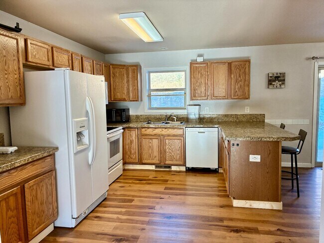 Building Photo - 1009 Forrest Dr